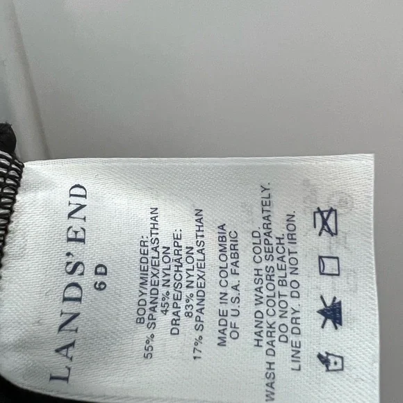 Land’s End one piece swimsuit with padding. Adjustable straps has liner.… - Picture 8 of 8